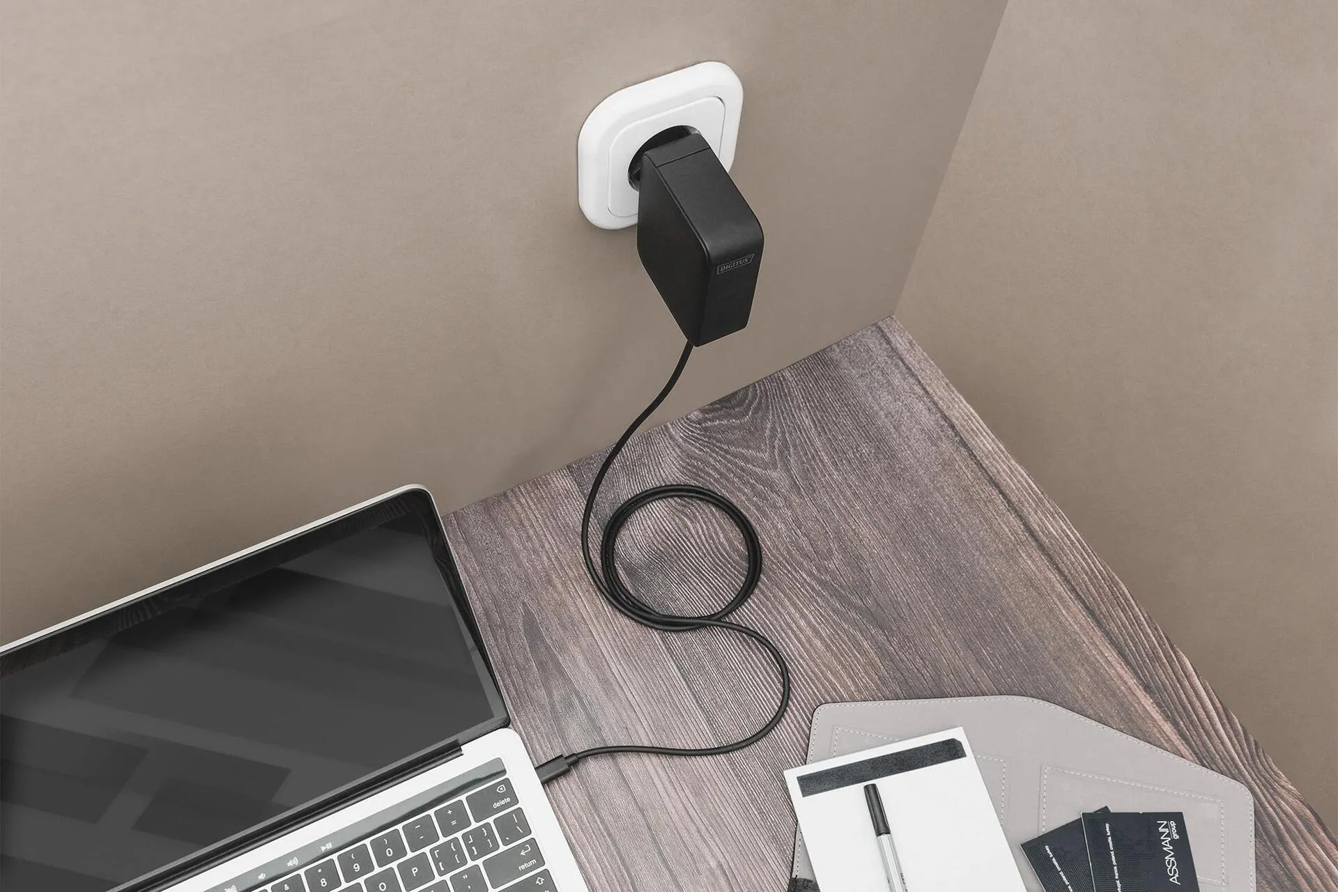 Digitus DA-10072 adattatore e invertitore Interno Nero