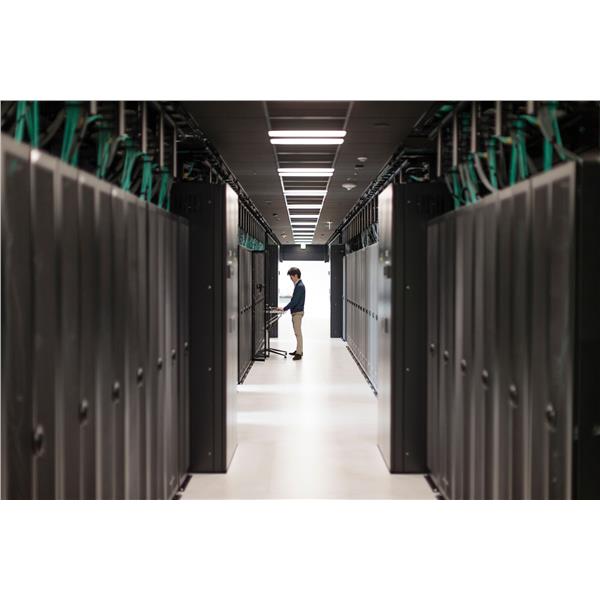 HPE Aruba - Alimentatore - hot-plug / ridondante (modulo plug-in) - 100-240 V c.a. V - 350 Watt - per HPE Aruba 7205, 7210, 7240, 7240XM; Mobility Controller 7205; S3500 Mobility Access Switch
