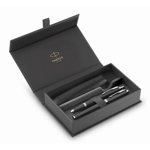 PARKER GIFT SET DUO PENNA A SFERA PUNTA M E PENNA STILOGRAFICA FUSTO LACCATO NER FINITURE CROMATE INCHIOSTRO BLU CONFEZIONE REGALO